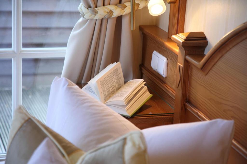 Romantik Hotel Namenlos Ahrenshoop Bilik gambar